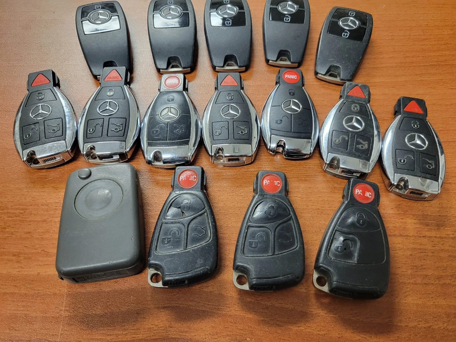 Lot of 16 OEM used Mercedes-Benz SMART PROXIMITY FOBIK key fobs - product detail image 8