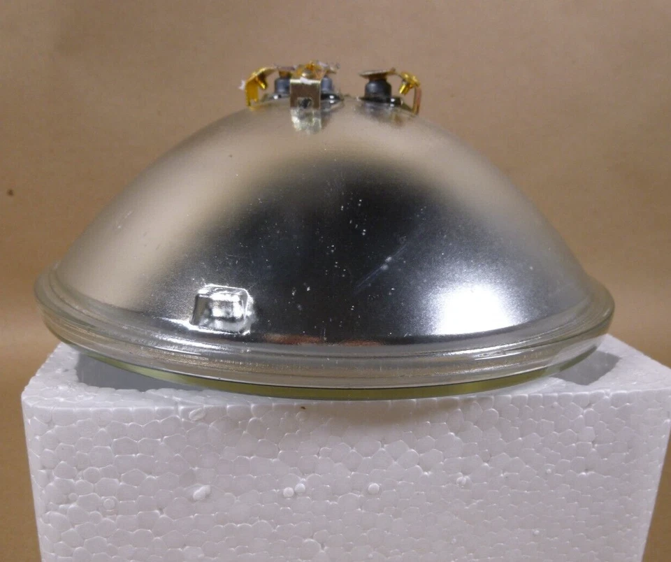 1000W PAR64 Sealed Beam Aircraft Navigation Lamp - 28V - 4557 - Image 2 of 4