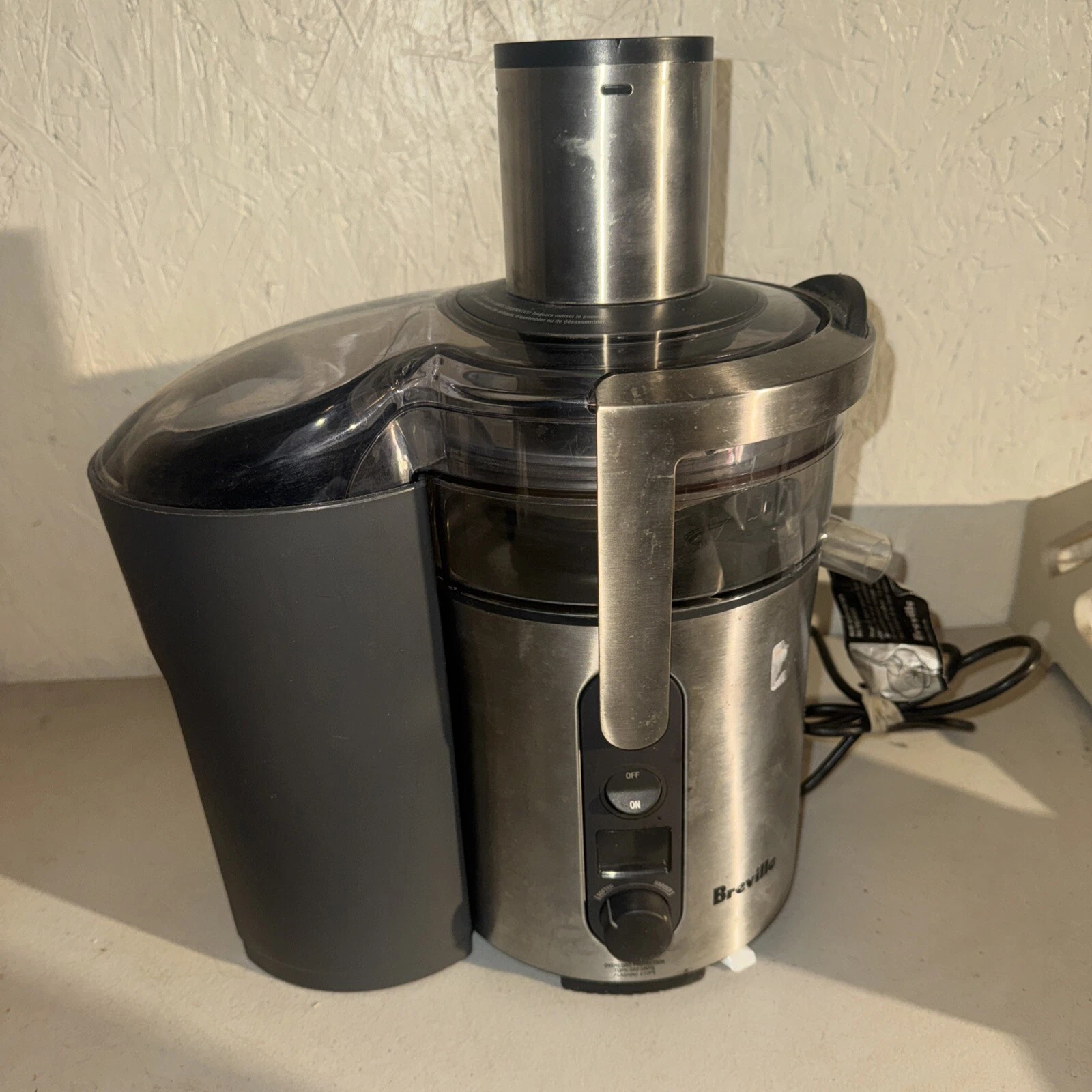 Breville Juicer Model BJE510XL Digital LED Fruit Veggie Extractor 5 speed 900 W