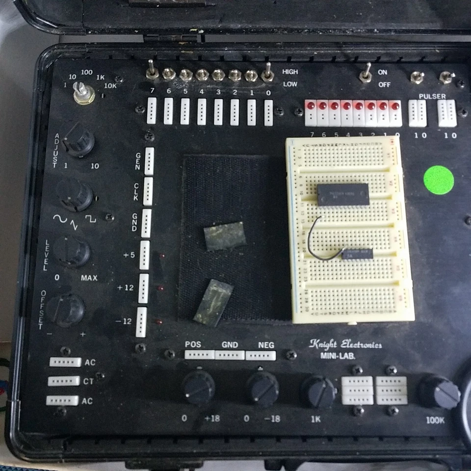 Knight Electronics Mini Lab Portable Electronics Breadboarding Kit - Image 4 of 4