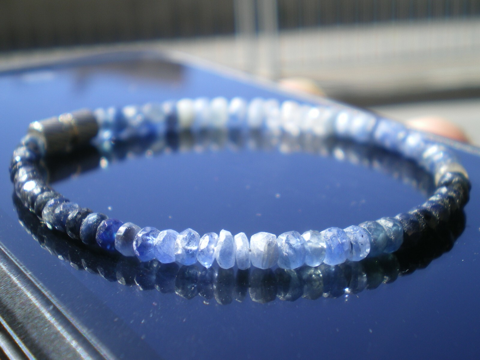 Bracelet saphir taillé nuancé 35 cts bleu pour illuminer vos tenues de mi-saison