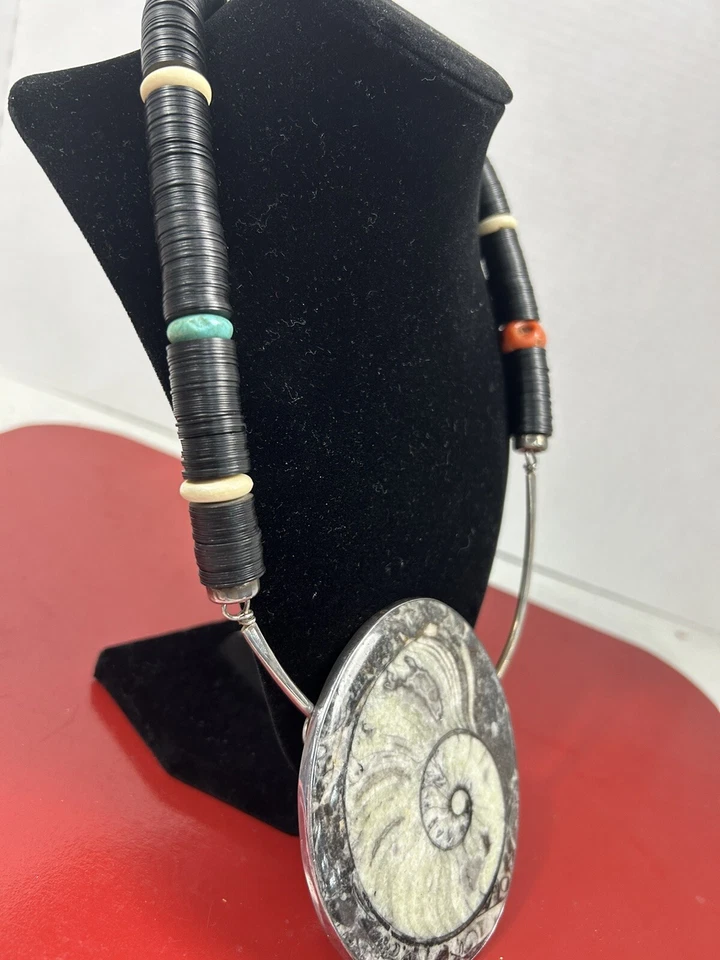 Precioso collar grande de cuentas con colgante de amonita de plata natural firmado Foto 2 de 4