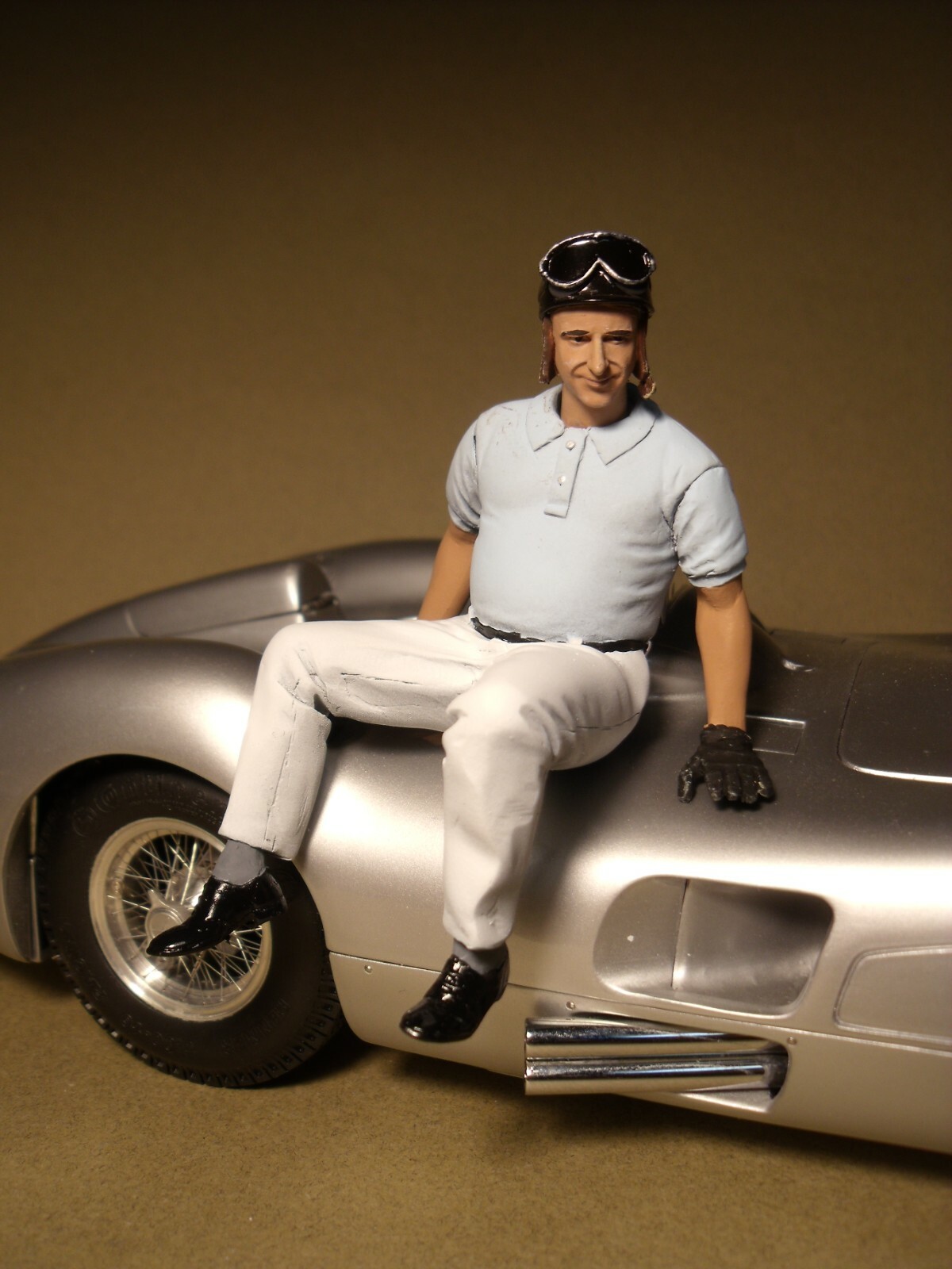 Figurine Fangio pit stop 1/18 vroom non peinte pour miniature CMC CMR Minichamps