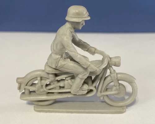 VINTAGE MARX BATTLEGROUND DESERT FOX LIGHT GRAY GERMAN MOTORCYCLE FIGURE TOY
