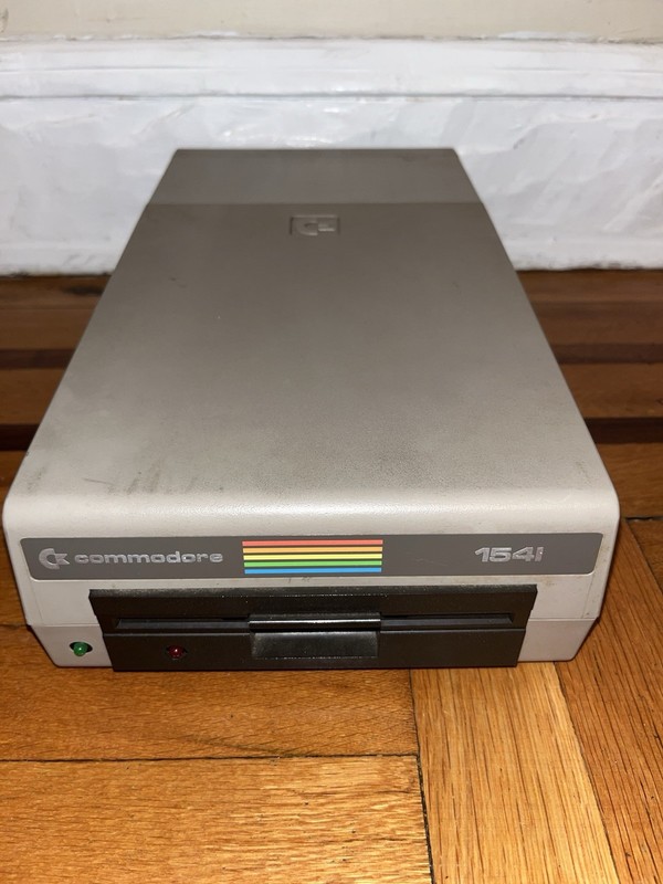 Commodore 1541 5.25” Floppy Disk Drive C64 C128 Powers On