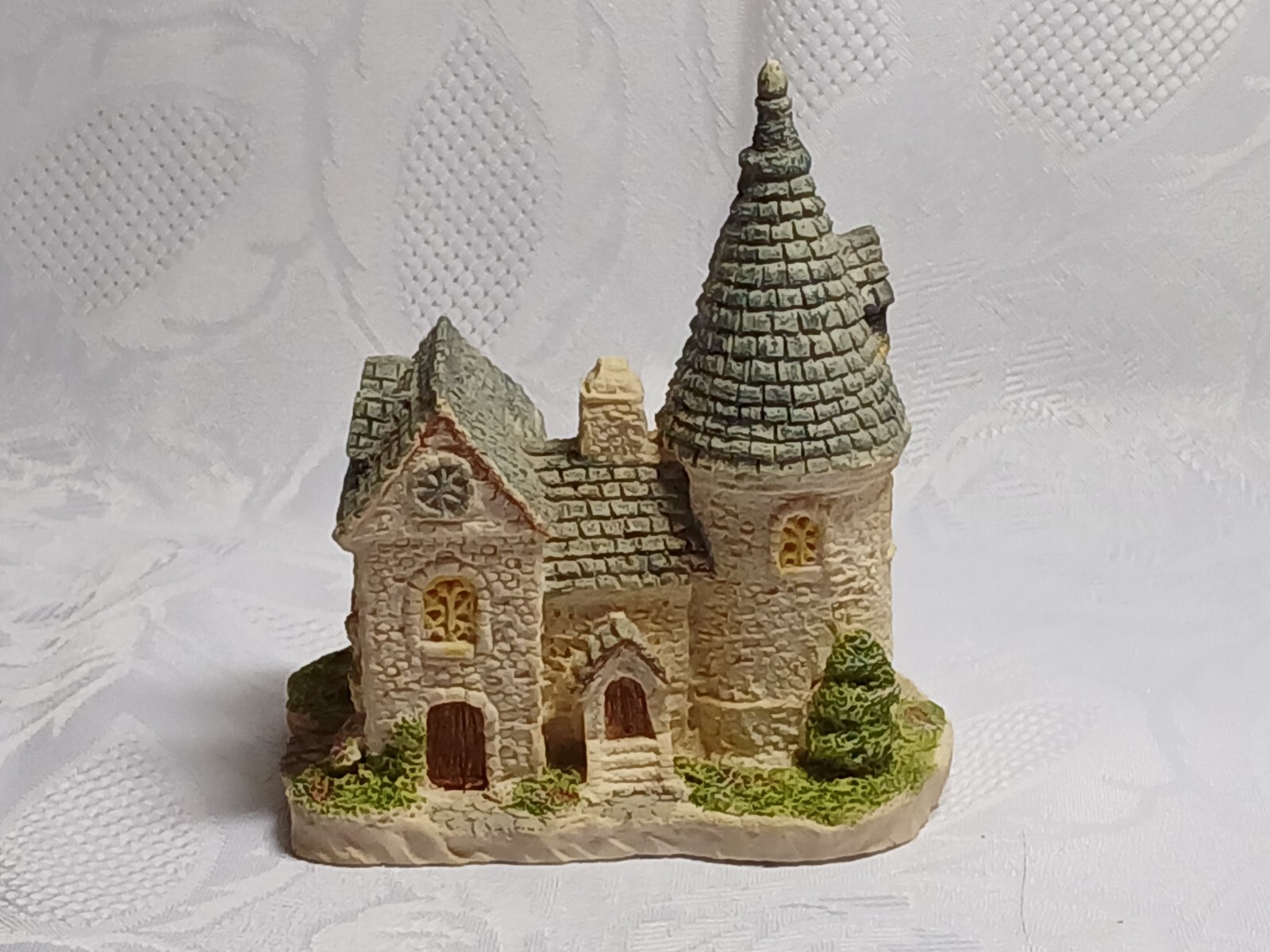 Russ Berrie and Co. Miniature Cottage #6913