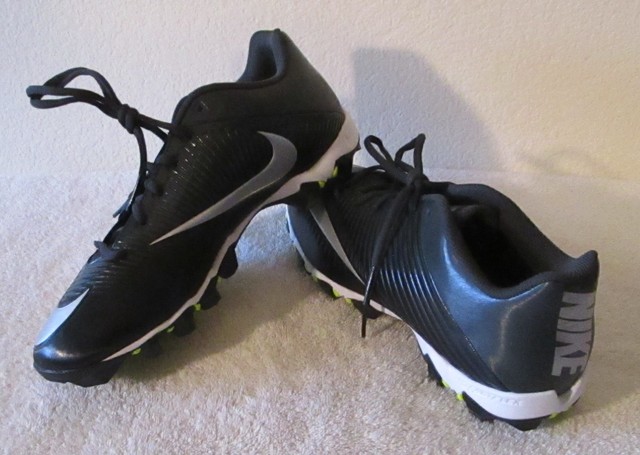 mens football cleats size 11