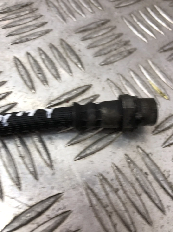 BMW M4 F83 M3 2016 trasero de competición se adapta al tubo de línea de freno del lado izquierdo o derecho Foto 2 de 4