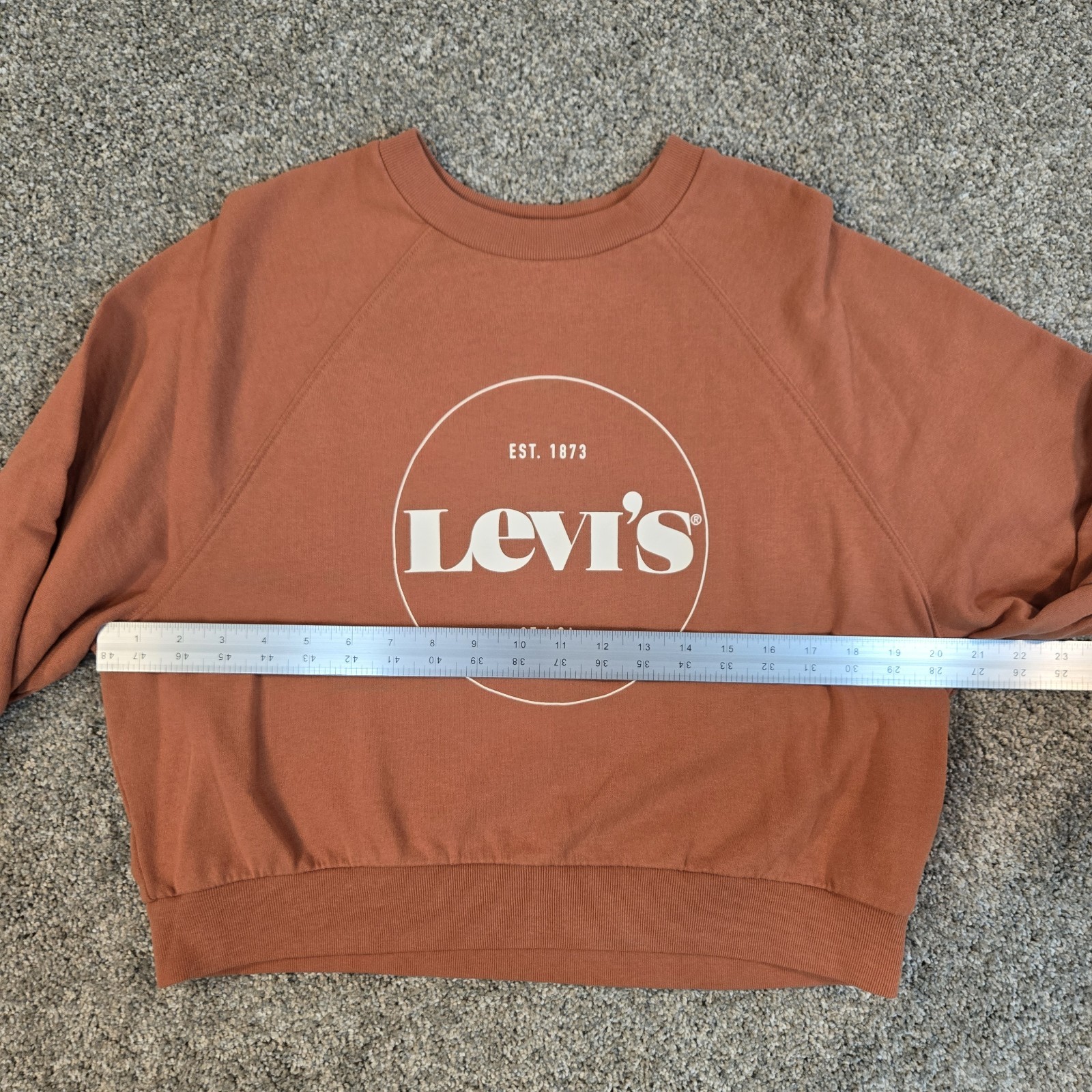 LEVI'S Womens Oversized Crop Graphic Sweatshirt Size Small Burnt Orange image 4