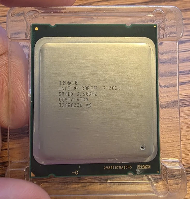 CPU Intel Core i7-3820 3,60 GHz 4 núcleos 10M LGA-2011 de tercera generación Foto 2 de 3