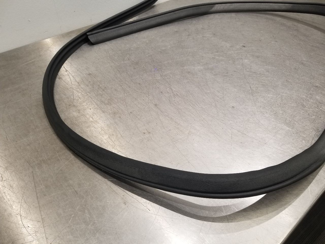 Mercedes-Benz SLS AMG RIGHT Weatherstrip