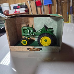1/16 John Deere Toy Collectible