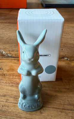 Le Creuset Stoneware Easter Bunny Pie Vent Bird Funnel - Sea Salt - New in Box