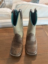 Ariat Boots Youth Size 11 Cowboy Western Square Toe Leather Embroidered Outdoor