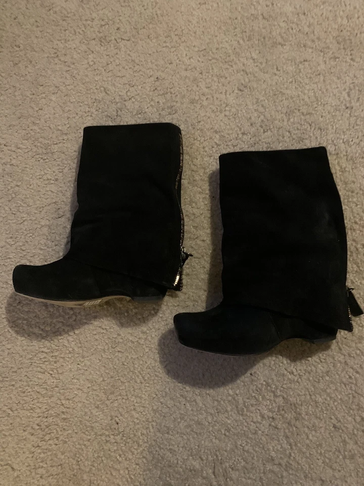VERA WANG Lavender Label Fold-Over Wedge Suede Ankle Boots Black Size US 7 - Image 3 of 4