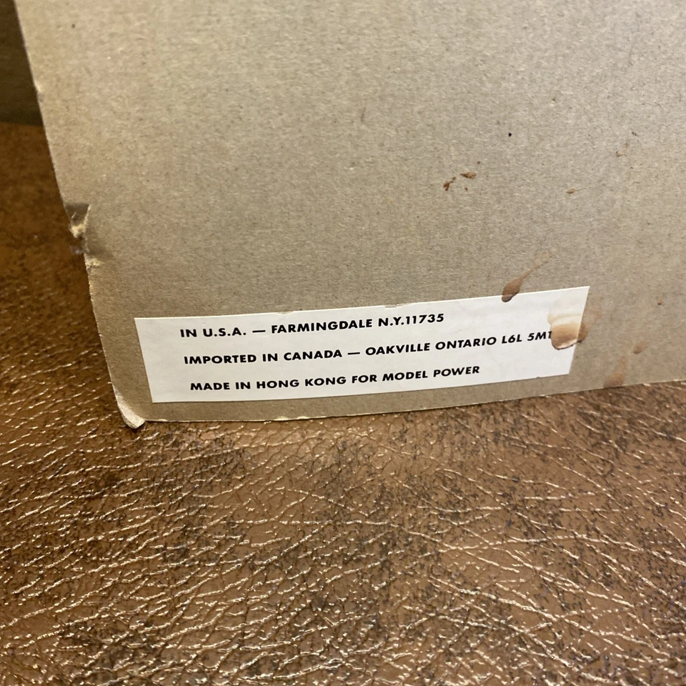 N Scale Model Power NOS 1331 49 pcs road & Rail set/signal bridge/block/tel pole - Image 4 of 4