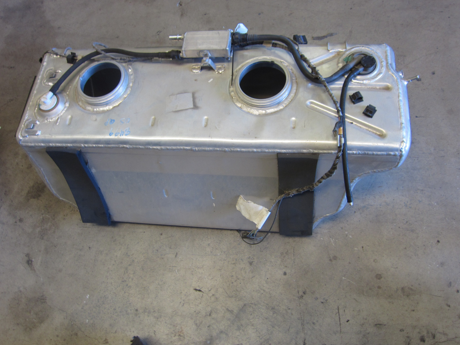 Maserati  Quattroporte 2005 UP - Two Pump Fuel Tank - USA Version