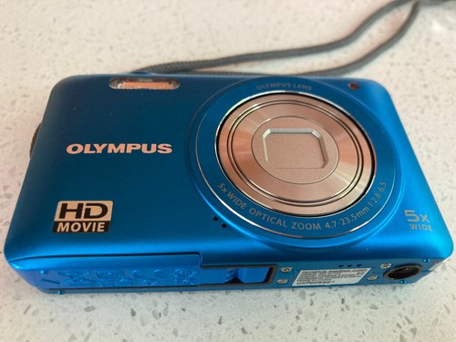 OLYMPUS D-715 (VG-140) 14 MP Digital Compact Camera Bundle - Picture 9 of 10