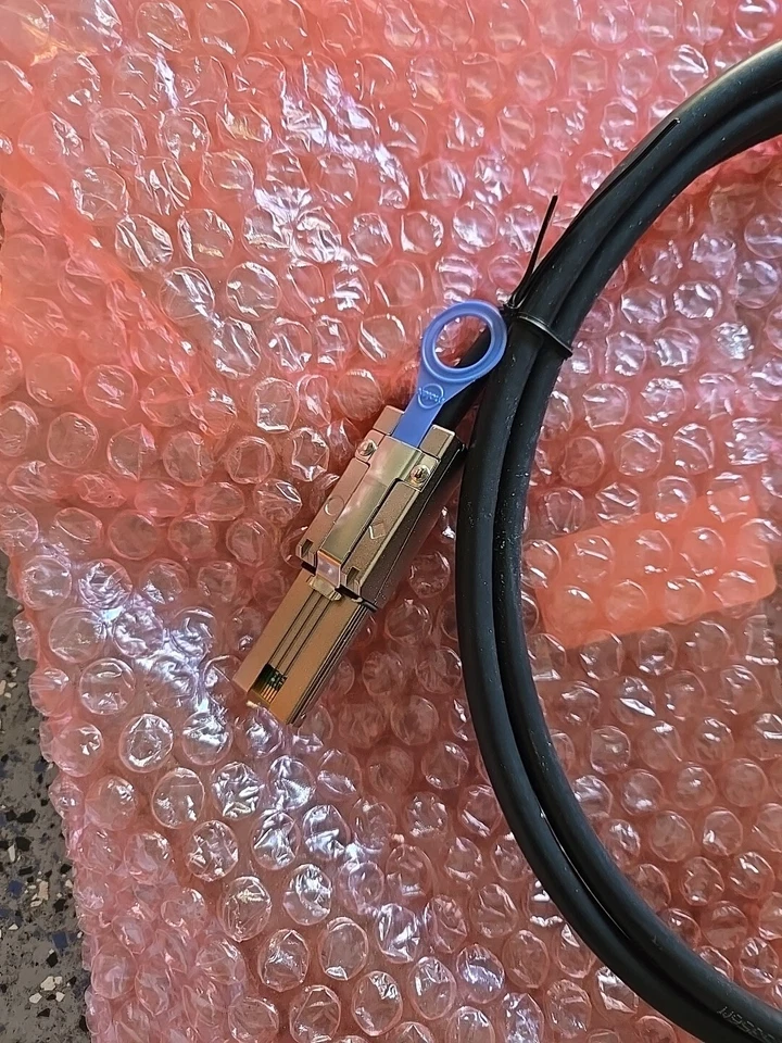 Two 1.8M 74547-0302 SFF-8088 - SFF-8088 External mini SAS to mini-SAS Cables - Image 2 of 3