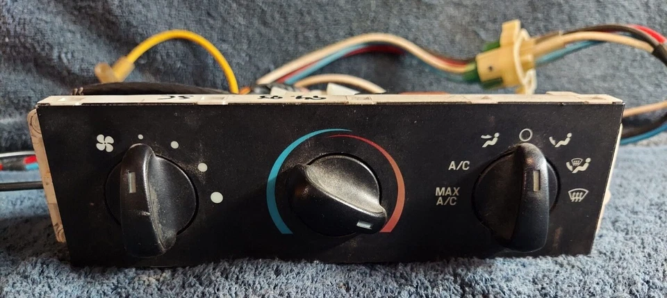 Ford Thunderbird Super Cupé 1994 1995 calefacción aire acondicionado control de clima temperatura Foto 2 de 4