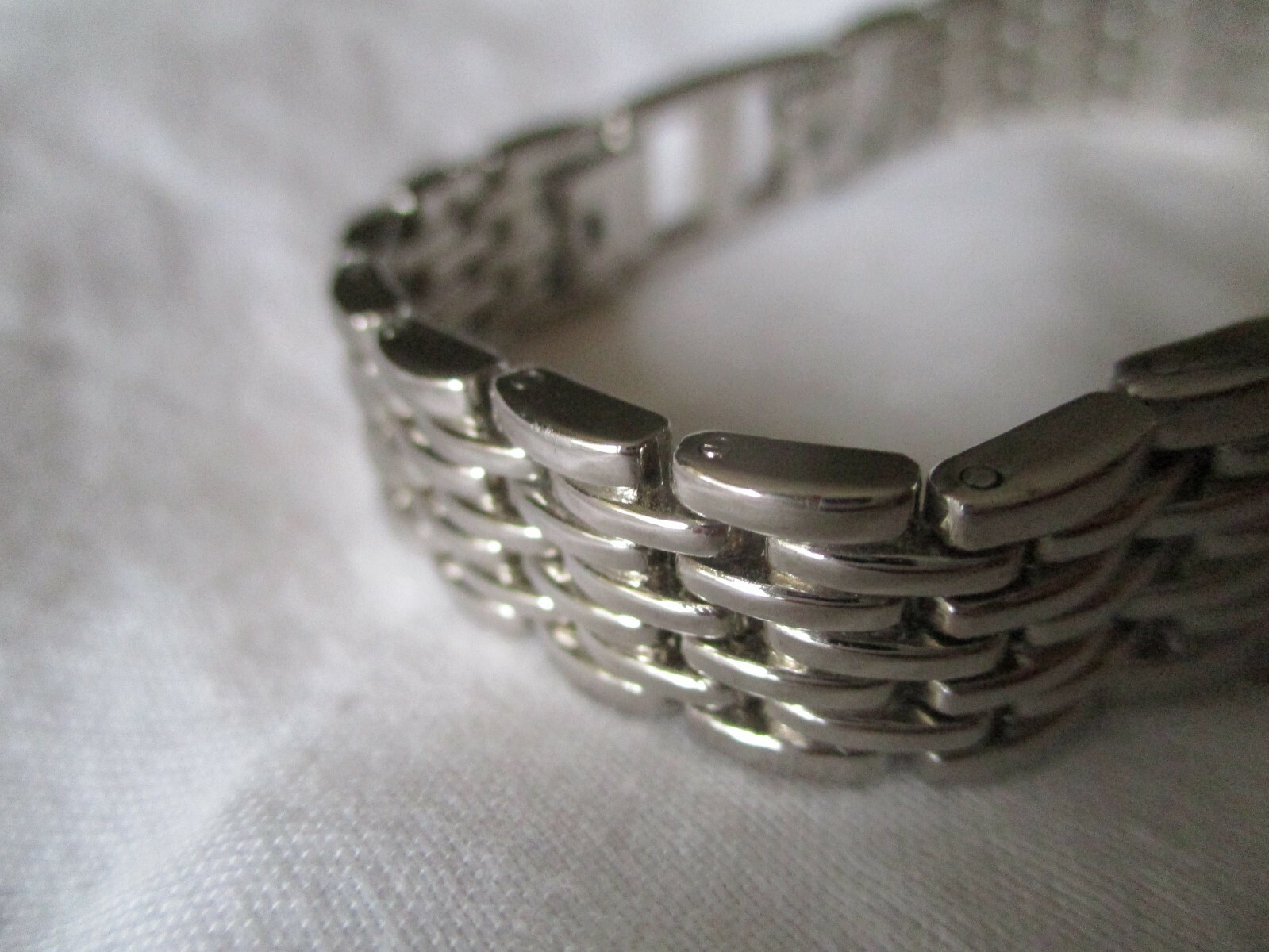 Wristwatch Rectangular White Face Silver Toned Li… - image 10