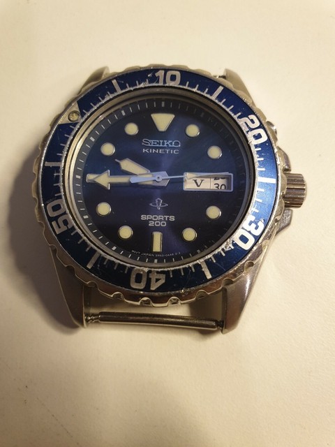 seiko kinetic sports 200 5m43 0a40