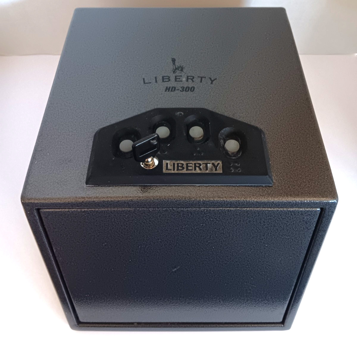 S L1200 Liberty Safe Hd-300 Quick Vault For Handguns, Phones, Valuables W/ Key Tested