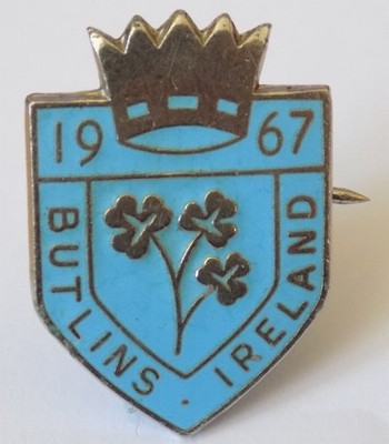 Butlins Holiday Camp Abzeichen, Mosney (Irland) 1967, hellblaues Schild.