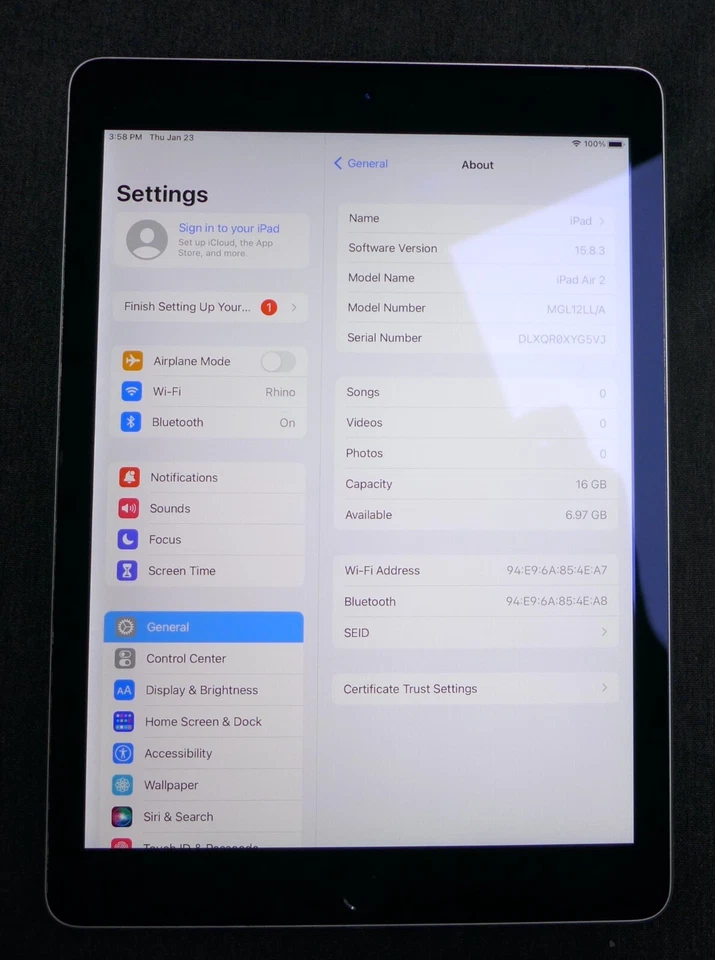 Apple iPad Air 2, A1566, 2GB, 16GB, Wi-Fi, 9.7", Space Gray-Battery drains quick - Image 2 of 4