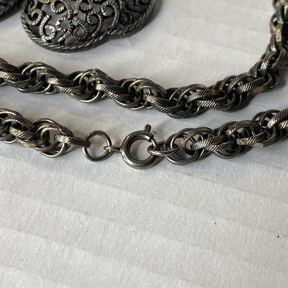 VINTAGE NECKLACE - METAL TWISTED LINKING CHAIN W 4 LEAF