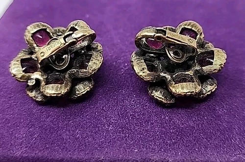 Trifari Philippe 'Renaissance' Gold Ruby Glass Cabochons Flower Clip Earrings - Picture 3 of 3