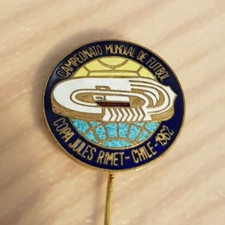 alte Anstecknadel Abzeichen Fußball Weltmeisterschaft 1962 in Chile