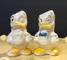 Set Donald Duck Salt Pepper Shaker Marked Walt Disney C. Cork Stoppers Vintage