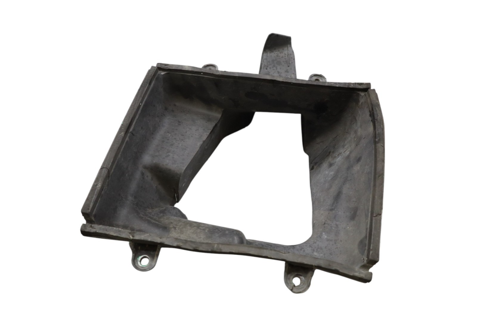 Maserati Ghibli 2014-2019 Front Left Shroud duct P/N 670004140