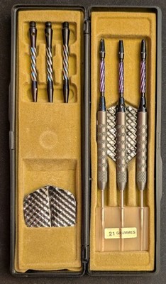 Harrow's Dimplex 21 Grammes Dart Set w/Case