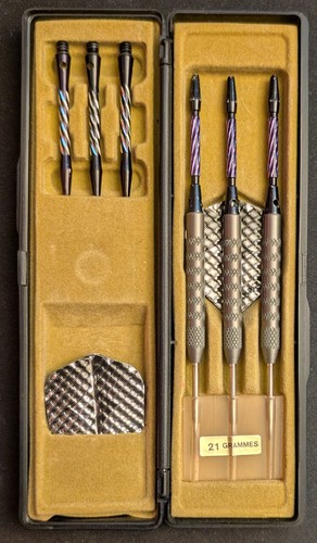 Harrow's Dimplex 21 Grammes Dart Set w/Case