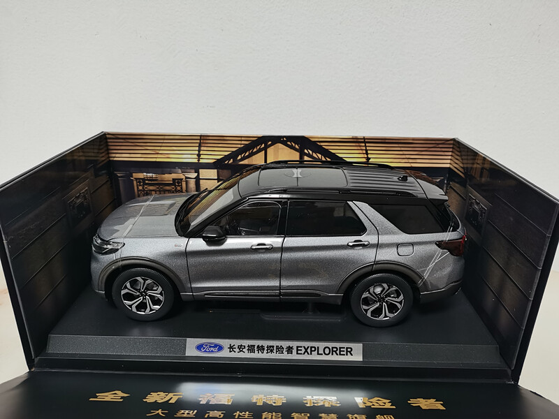 1/18 Ford EXPLORER 2023 SUV Off-road Diecas Car Model Toys Gifts