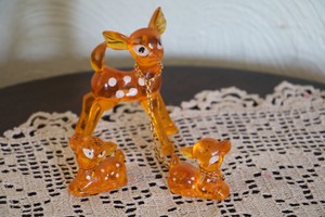 VINTAGE CHRISTMAS  IN JULY GOLDEN PLASTIC DEER  SET 3 CHAINS WOODS CABIN FAWN