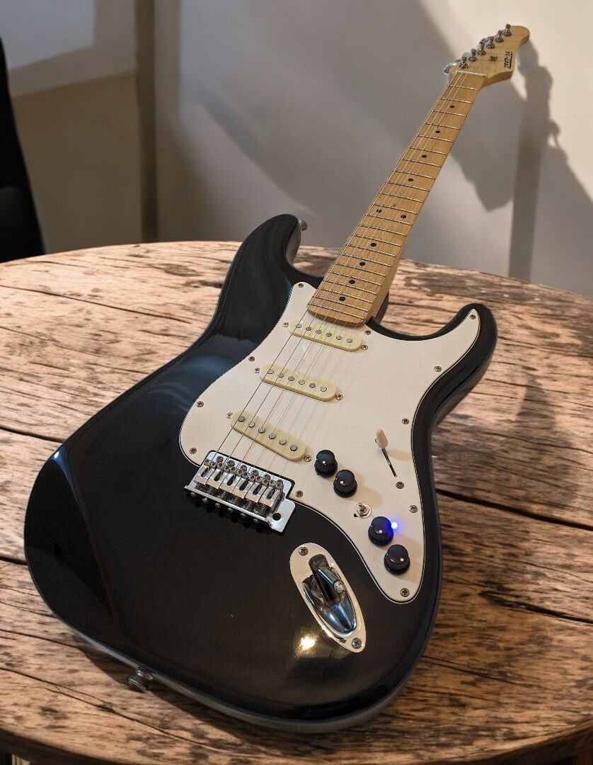 ギター Fuzz Face in the modified Stratocaster Modified Stratocaster Guitar with Built-in Fuzz Face Effect