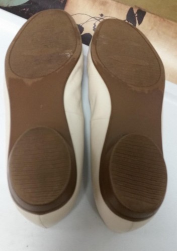 Karen Scott Womens Closed Toe Ballet Comfort Flats Cream Shoe Size 9.5 M EUC - Picture 3 of 5