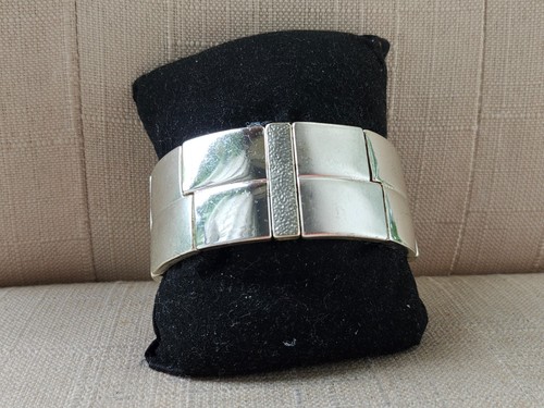 Liz Claiborne Women Bracelet Silver Tone Fashion Jewelry Wrist Band New with def - Picture 2 of 9