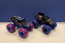 Hot Wheels Monster Truck 1:64  SON UVA DIGGER Vs MOHAWK WARRIOR Die Cast Cars