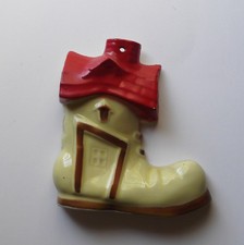 Vintage THERE WAS AN OLD LADY WHO LIVED IN A SHOE Ceramic Wall Decor Hanging