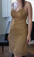 Vintage Vanity Fair 34 Full Slip All Nylon Mocha Lace