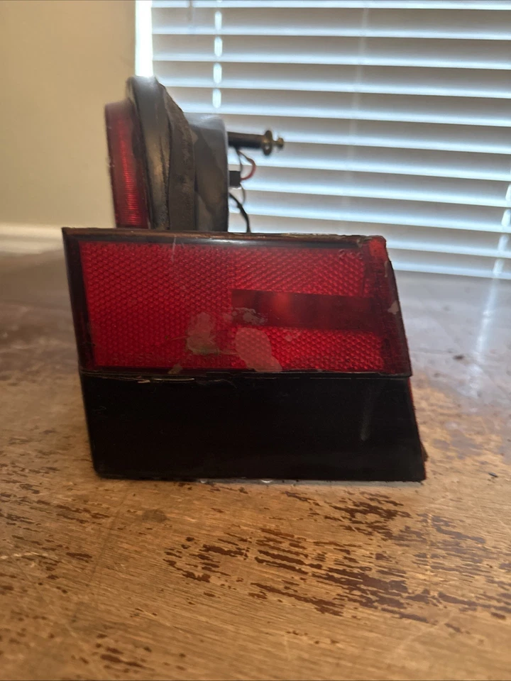 Alfa Romeo Spider 1986 1990 pasajero derecho luz trasera astillada OEM.U Foto 2 de 4