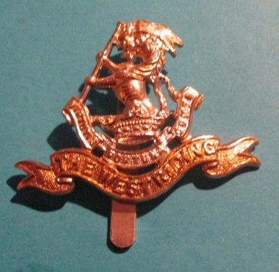 THE WEST YORKSHIRE REGT ELOXIERTES MÜTZENABZEICHEN - J R GAUNT B'HAM