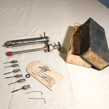 OMFranklin 20F Glass & Metal Syringe Antique Veterinarian Injection Needle Set