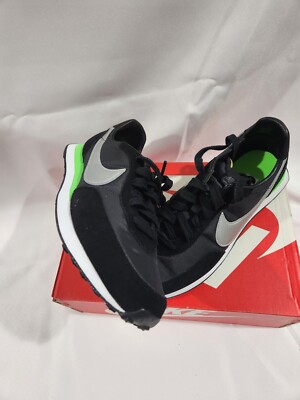 Nike Waffle Trainer 2 Black White Green DC6477-003 Kids Size 7Y Women size 7Y