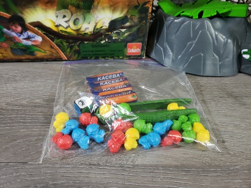 DINO MEAL GAME GET THE EGGS BEFORE THE DINO GETS YOU COMPLETE TESTED BATTERIES - Picture 3 of 7