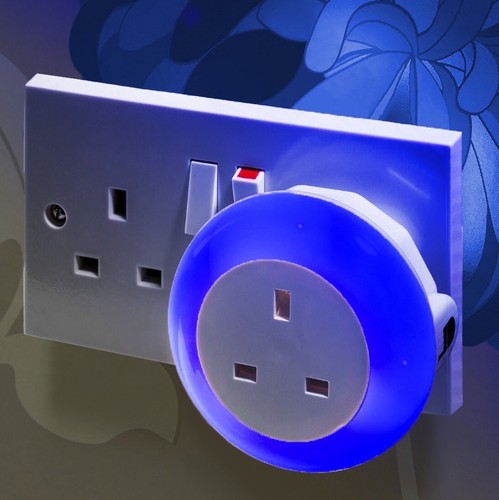 Enchufe a través de la luz nocturna LED cambiante de color - Sensor de luz diurna - Imagen 3 de 6